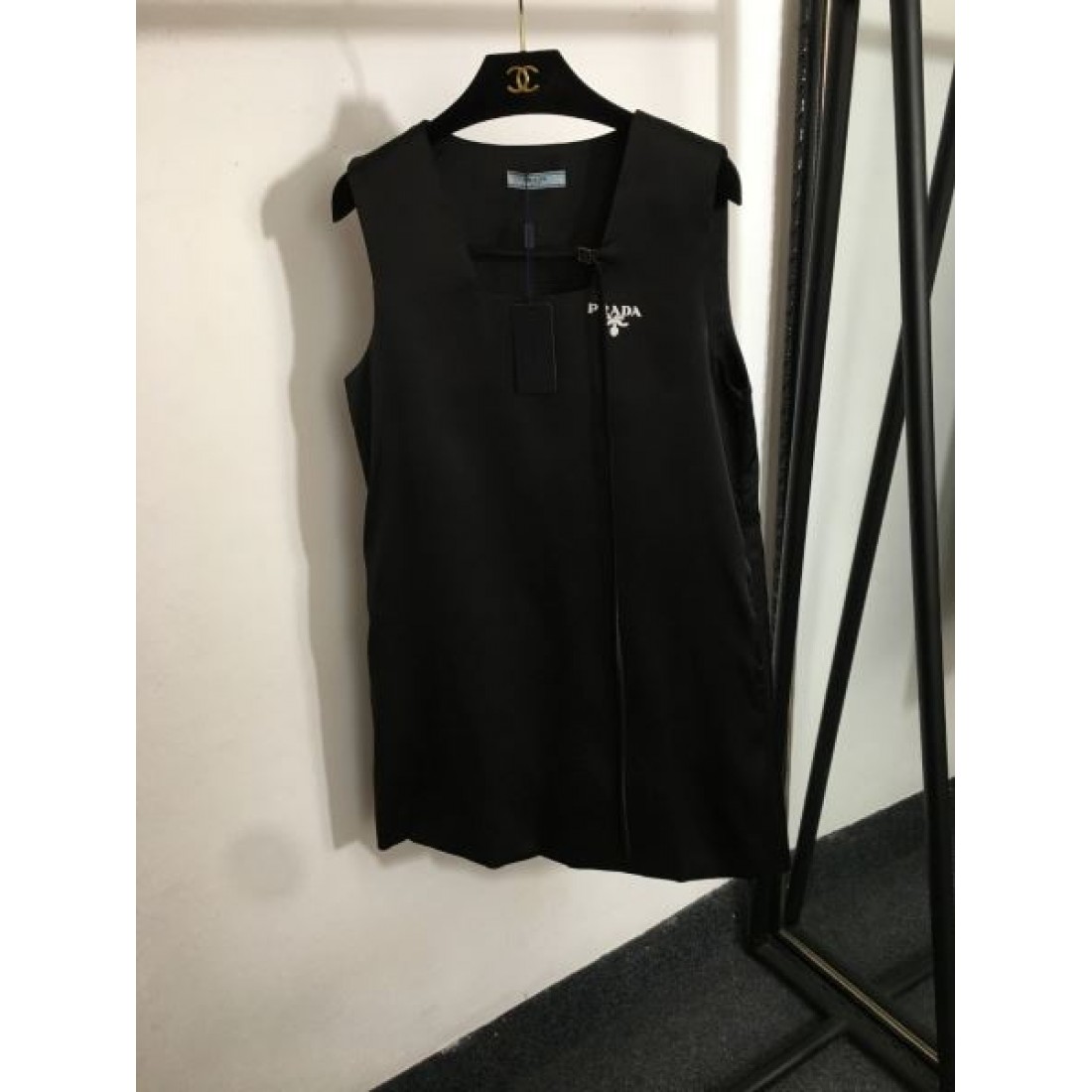 すべてのシーンで活躍 PRADA プラダ コピー ワンピース 驚きの新作