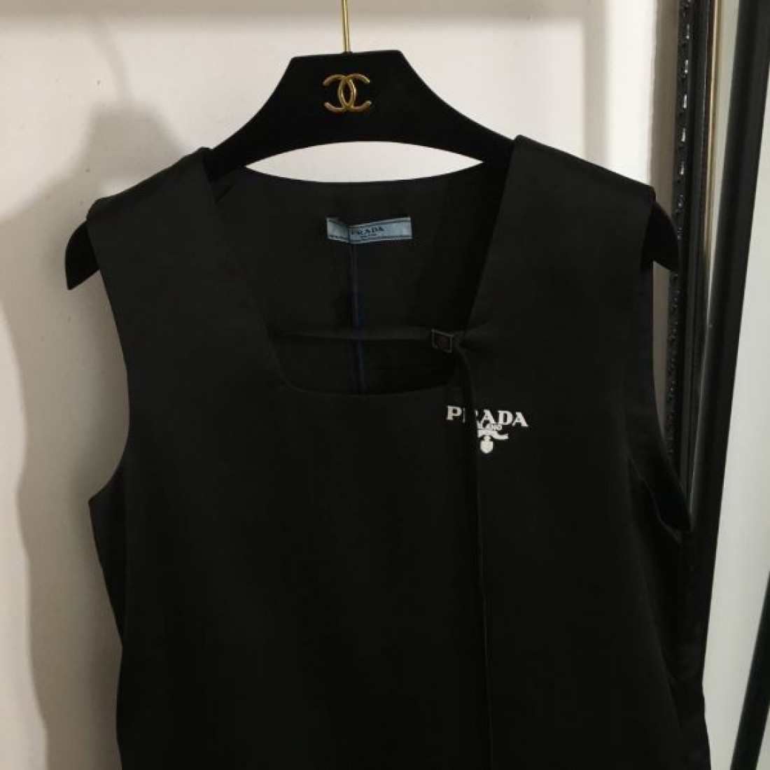 すべてのシーンで活躍 PRADA プラダ コピー ワンピース 驚きの新作