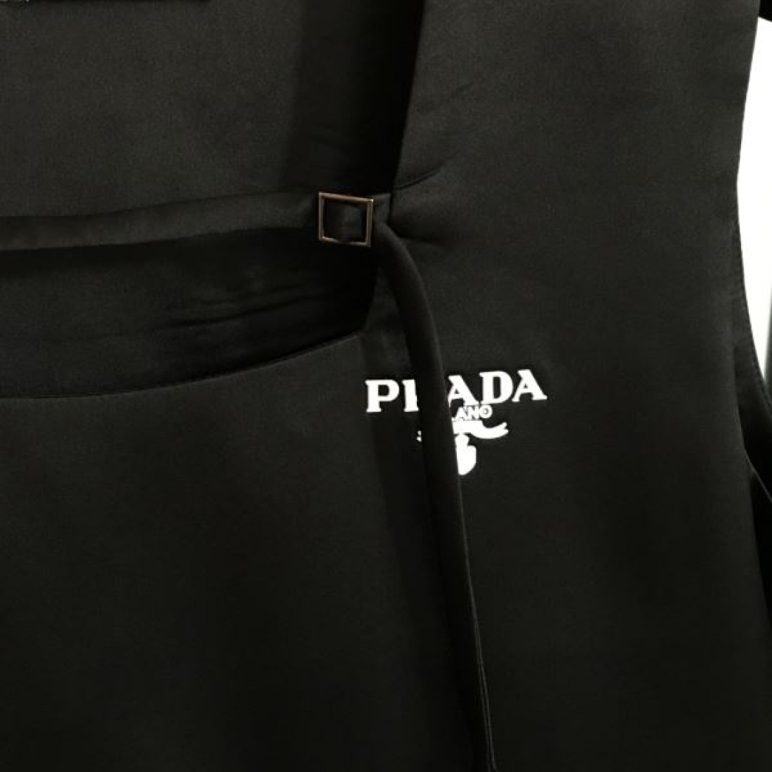 すべてのシーンで活躍 PRADA プラダ コピー ワンピース 驚きの新作
