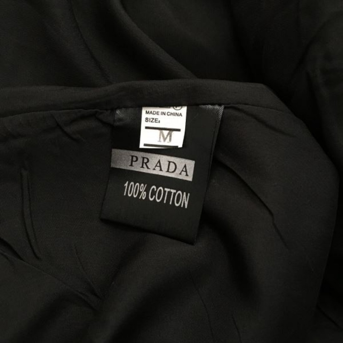 すべてのシーンで活躍 PRADA プラダ コピー ワンピース 驚きの新作