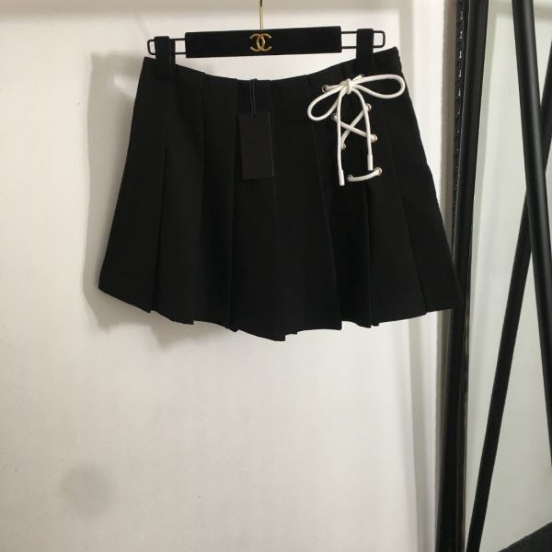 存在感を放つデザイン PRADA プラダ コピー スカート 驚きの新作
