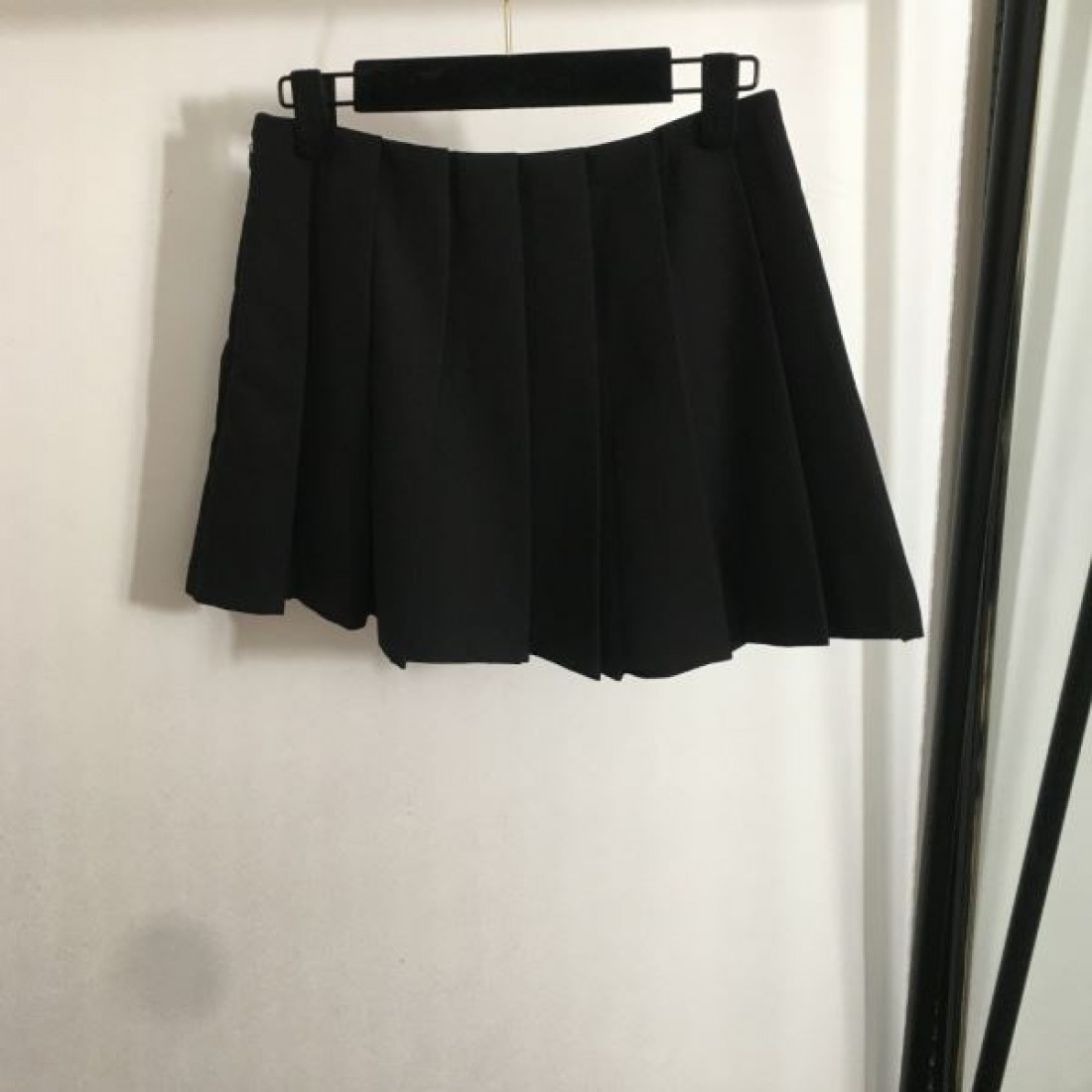存在感を放つデザイン PRADA プラダ コピー スカート 驚きの新作