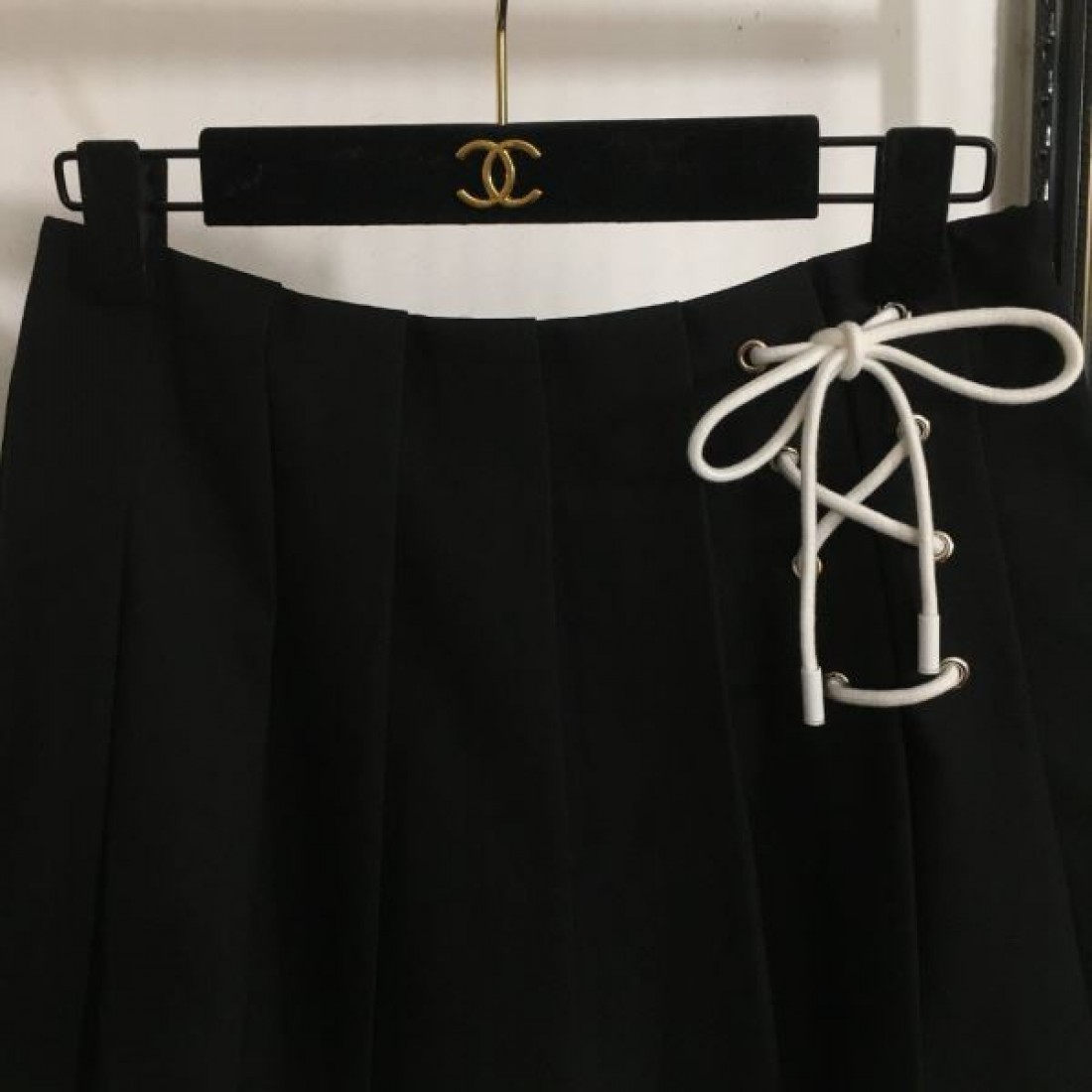 存在感を放つデザイン PRADA プラダ コピー スカート 驚きの新作