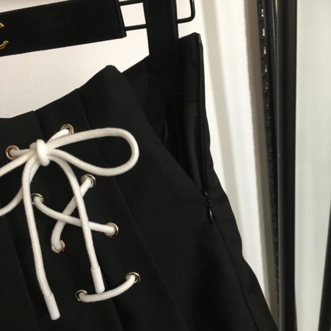 存在感を放つデザイン PRADA プラダ コピー スカート 驚きの新作