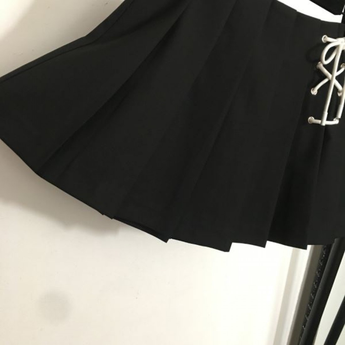 存在感を放つデザイン PRADA プラダ コピー スカート 驚きの新作