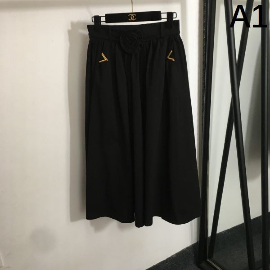 新しい季節にぴったり VALENTINO ヴァレンティノ コピー スカート 上質なファブリック