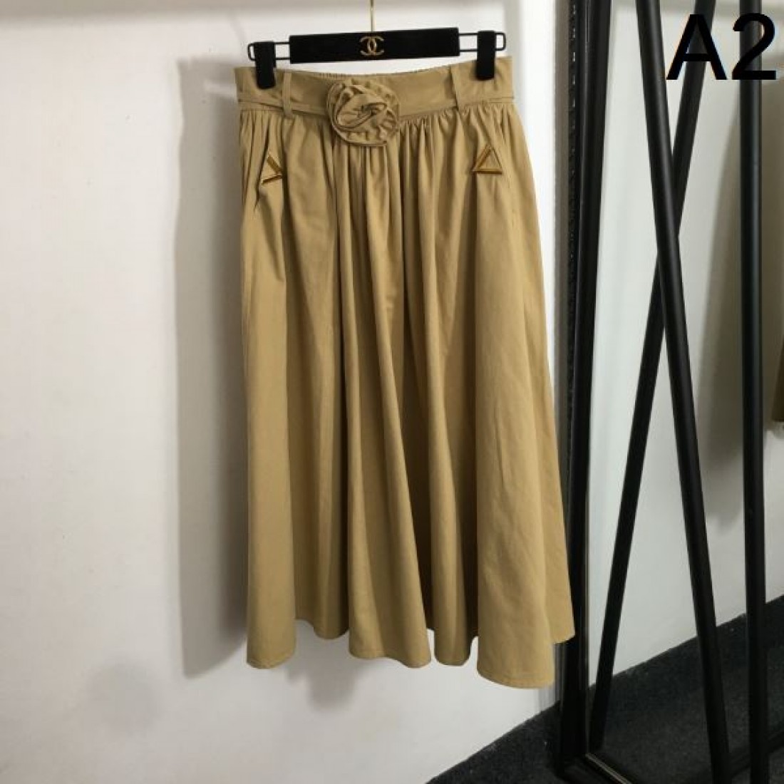 新しい季節にぴったり VALENTINO ヴァレンティノ コピー スカート 上質なファブリック