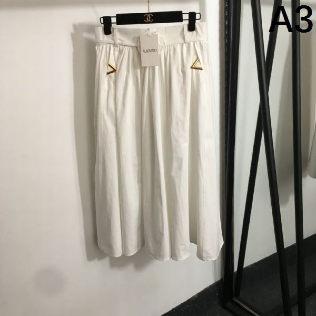 新しい季節にぴったり VALENTINO ヴァレンティノ コピー スカート 上質なファブリック