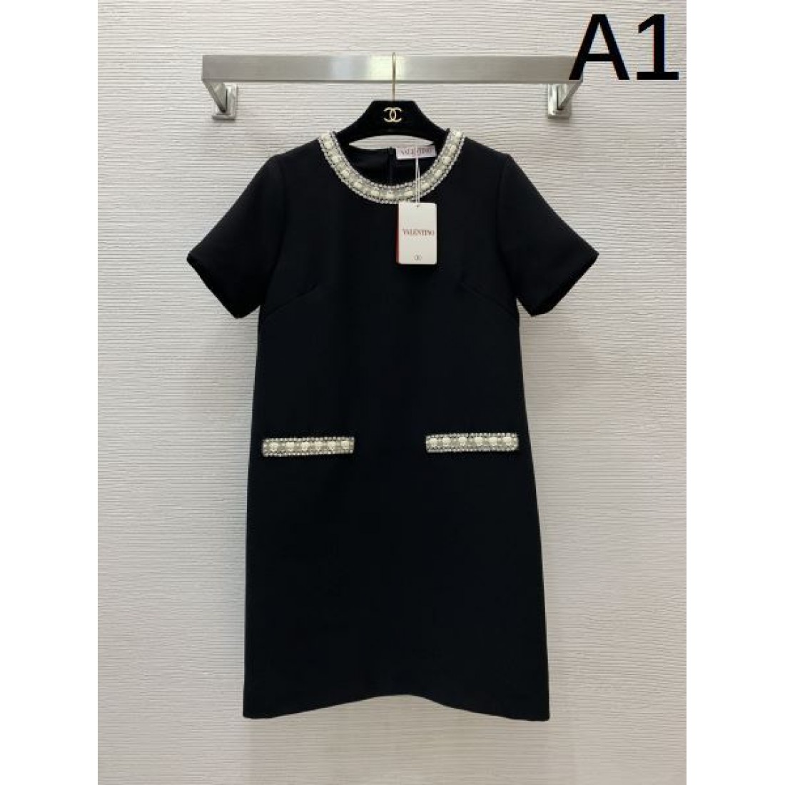 シンプルで上品 VALENTINO のヴァレンティノ コピー ワンピース スタイルが決まる