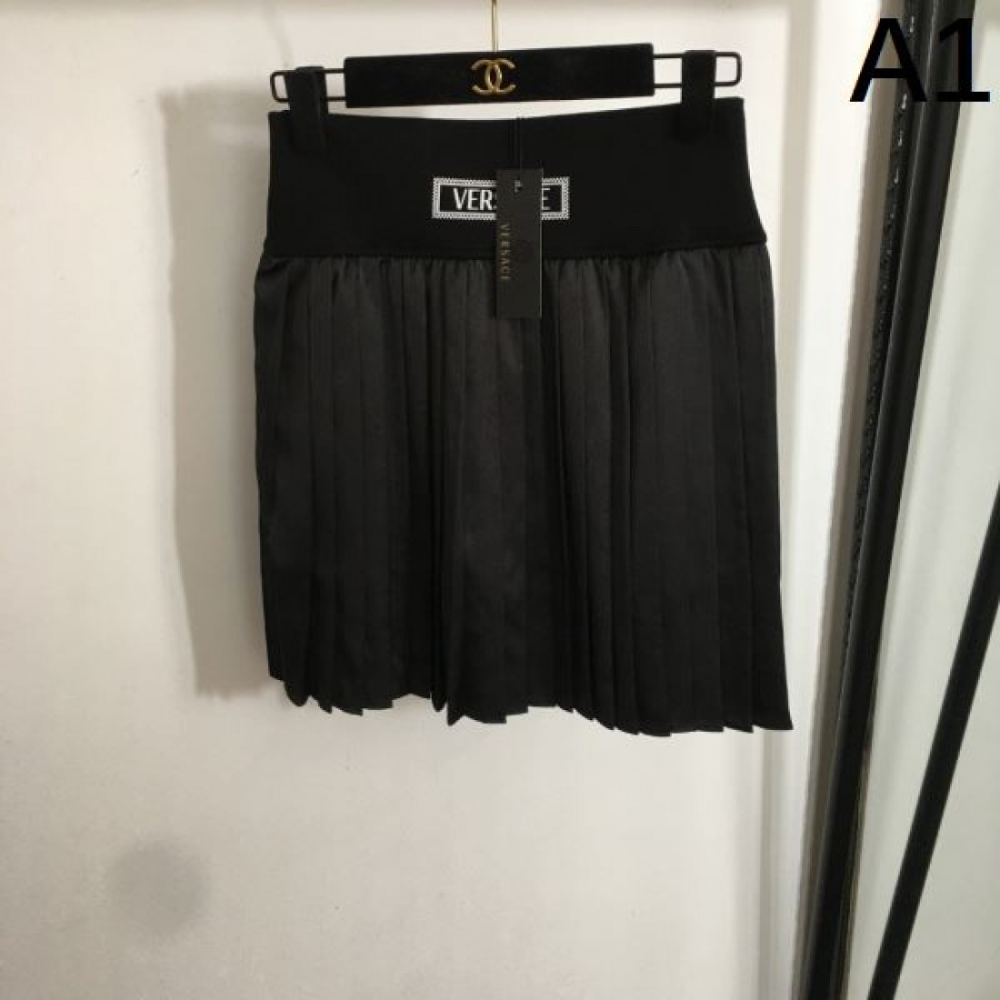 人気殺到 VERSACE ヴェルサーチェ コピー リーツスカート イチオシアイテム