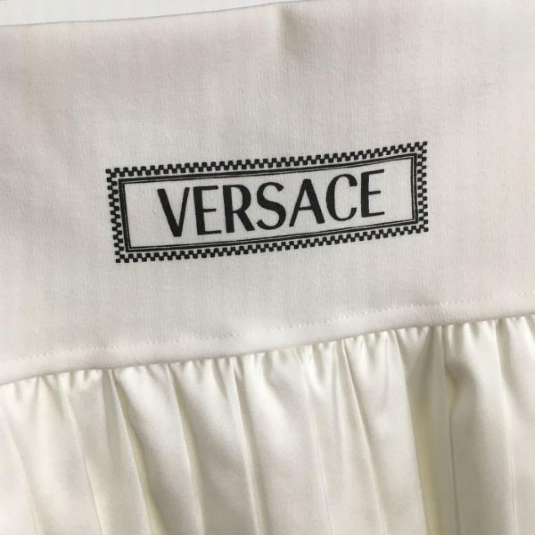 人気殺到 VERSACE ヴェルサーチェ コピー リーツスカート イチオシアイテム
