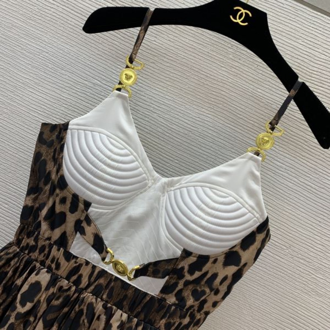 洗練された仕立て VERSACE のヴェルサーチェ コピー ワンピース 今すぐ手に入れたい
