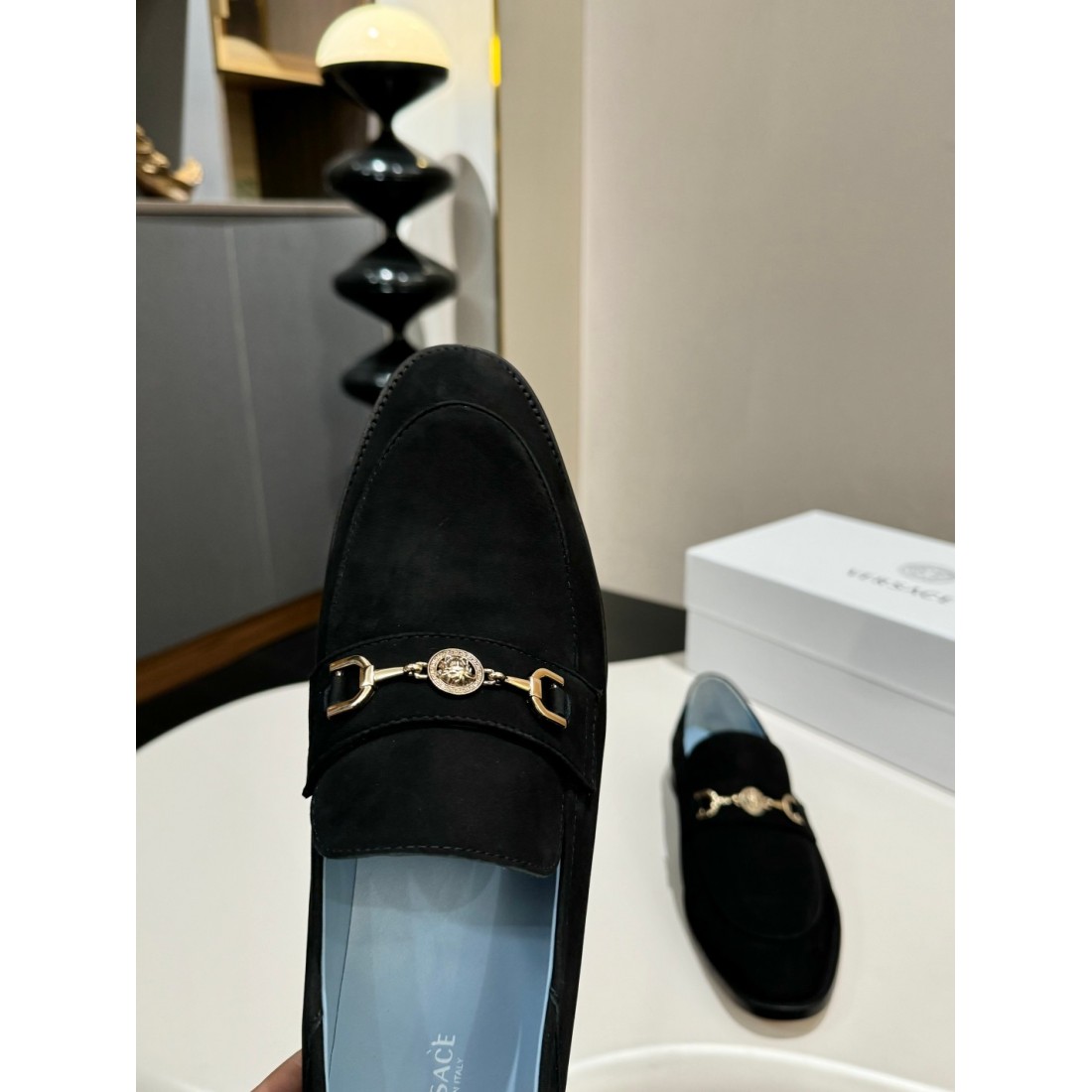ヴィンテージ感と現代性が融合した VERSACE ヴェルサーチェコピー ビジネスシューズ