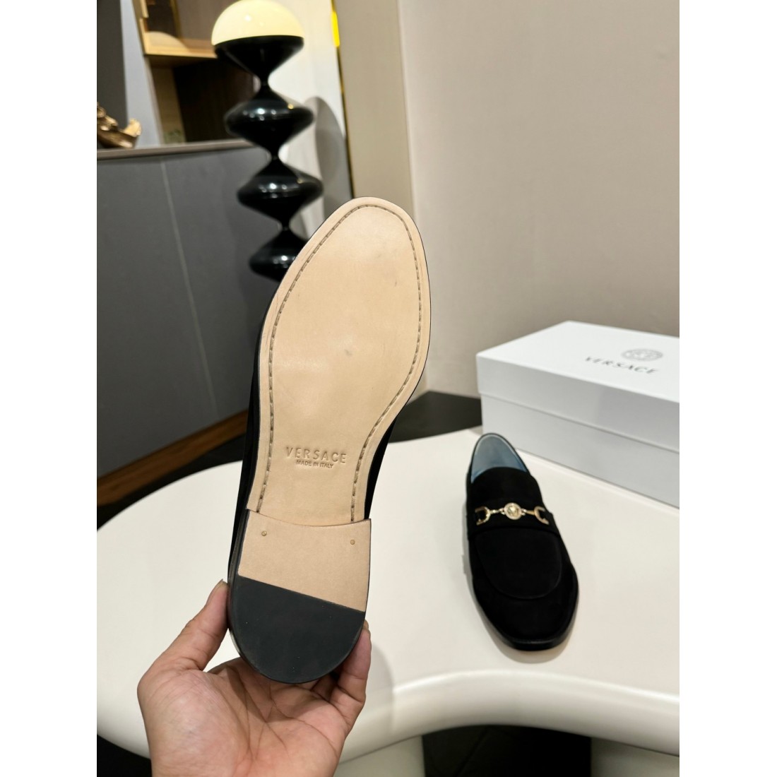 ヴィンテージ感と現代性が融合した VERSACE ヴェルサーチェコピー ビジネスシューズ