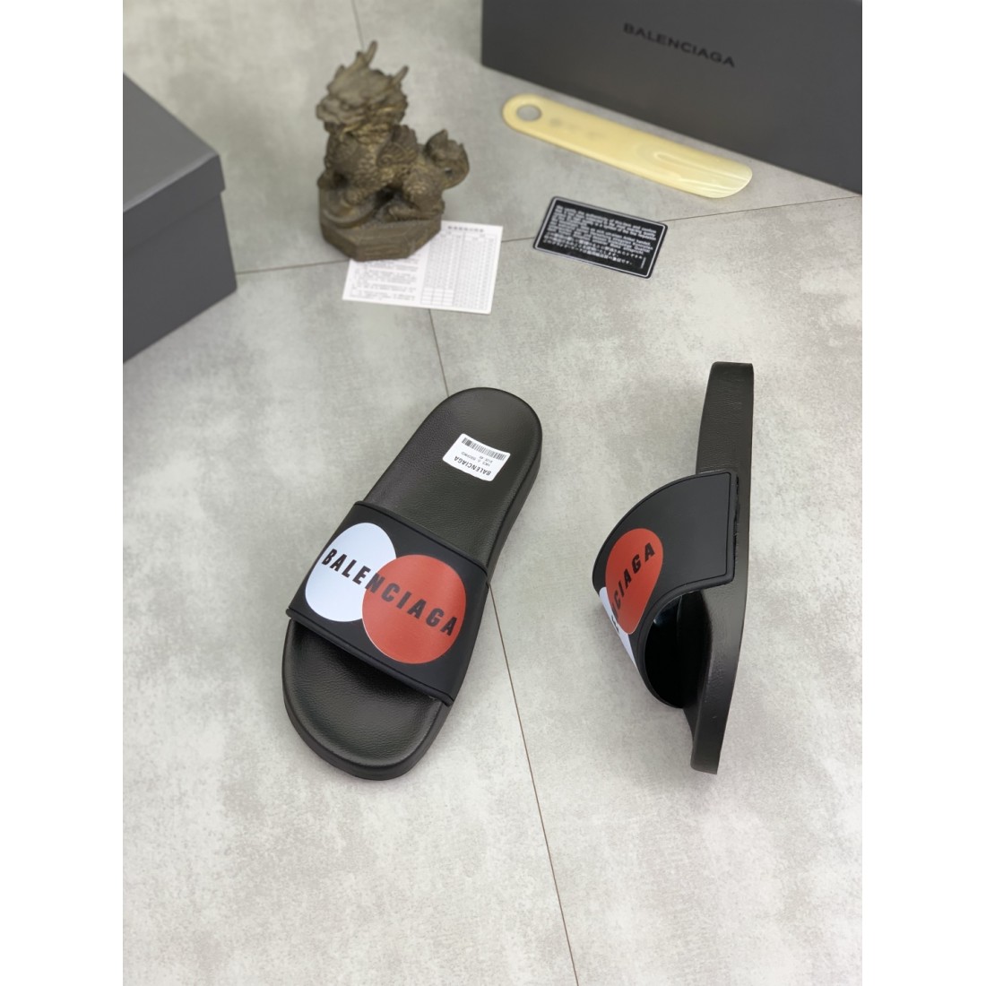 魅力あふれる BALENCIAGA バレンシアガ コピー サンダル 洗練された都会派