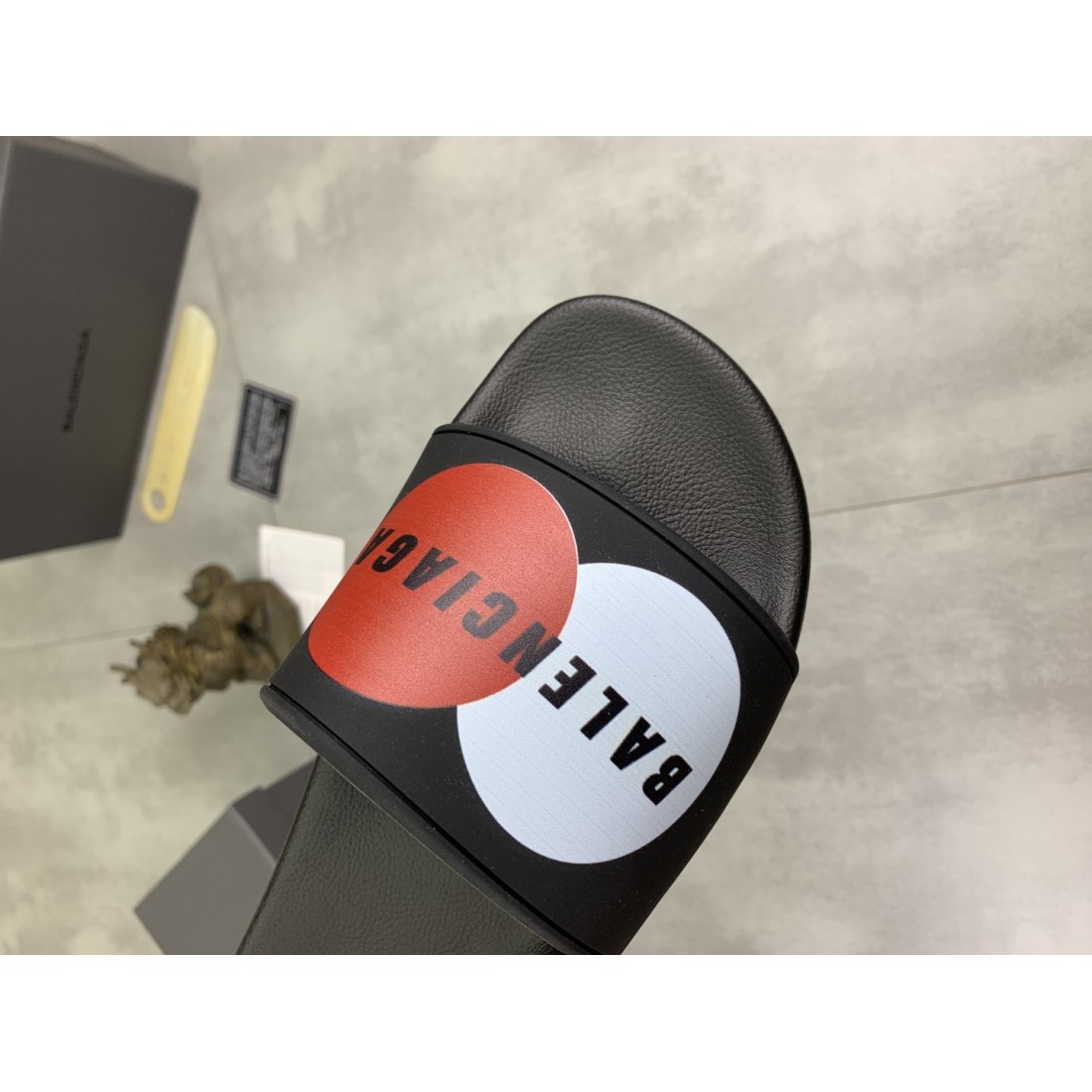 魅力あふれる BALENCIAGA バレンシアガ コピー サンダル 洗練された都会派