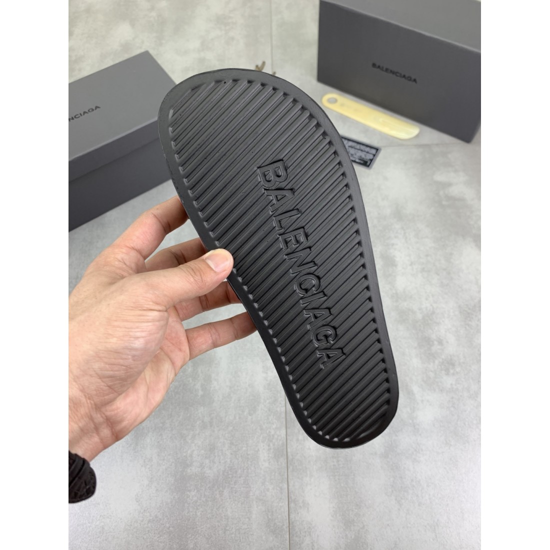 魅力あふれる BALENCIAGA バレンシアガ コピー サンダル 洗練された都会派