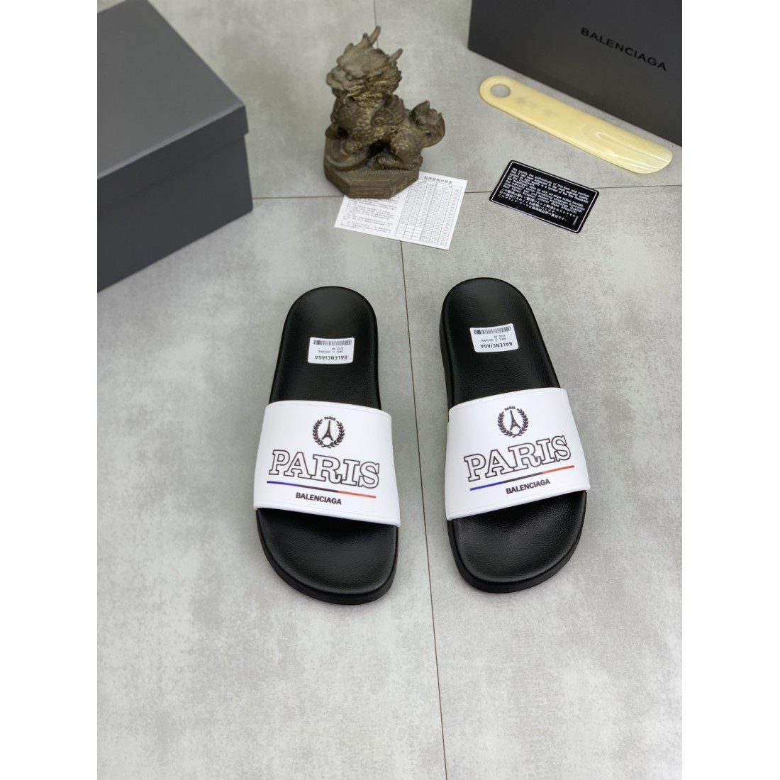 軽やかでスタイリッシュな バレンシアガ コピー サンダル BALENCIAGA 話題