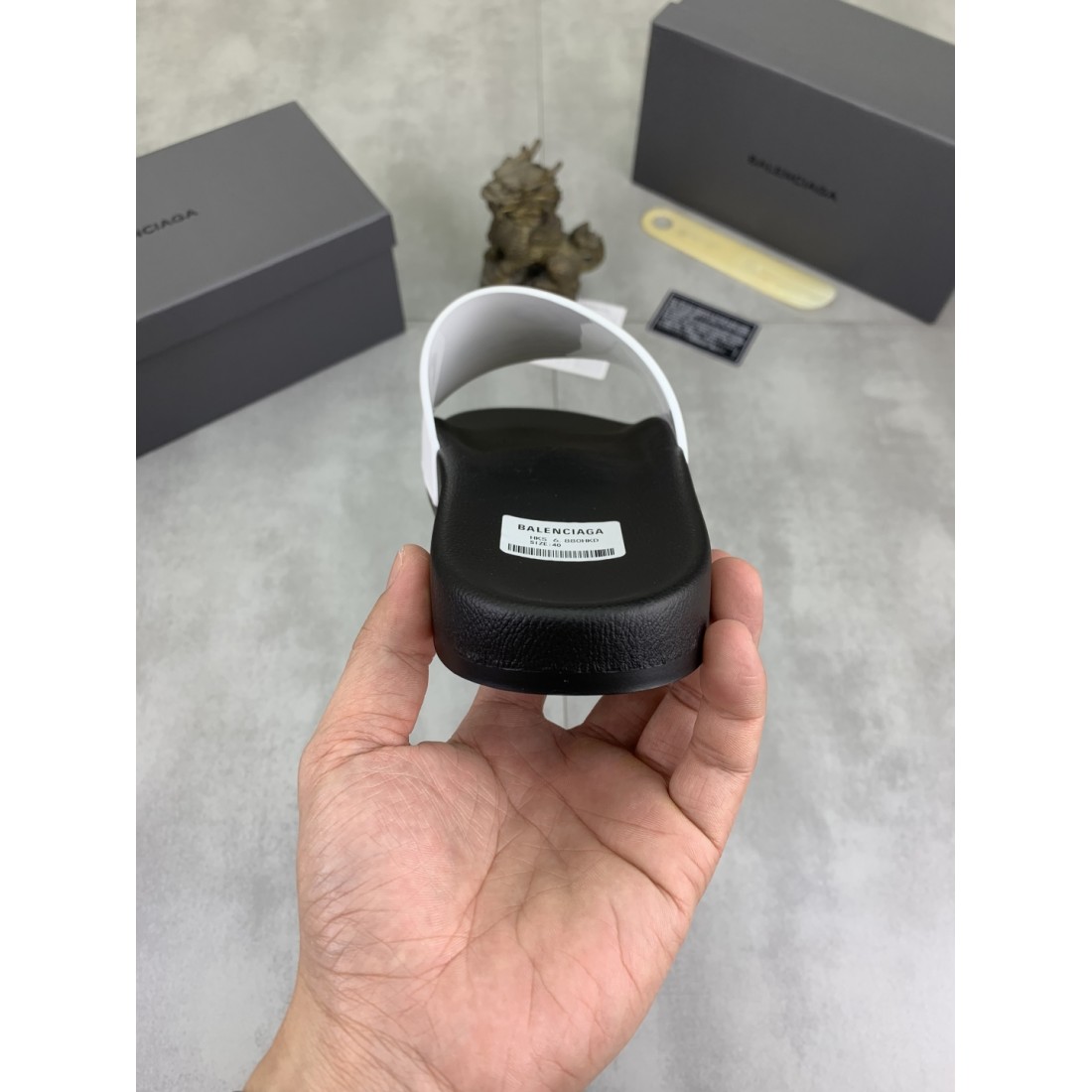 軽やかでスタイリッシュな バレンシアガ コピー サンダル BALENCIAGA 話題
