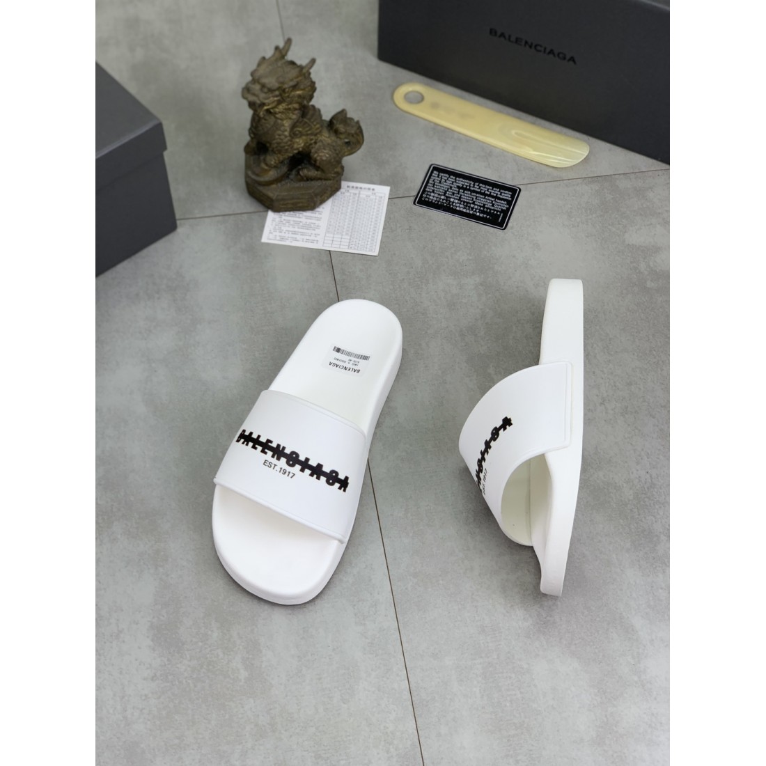 BALENCIAGA 人気の バレンシアガ コピー サンダル 上質で柔らかな履き心地
