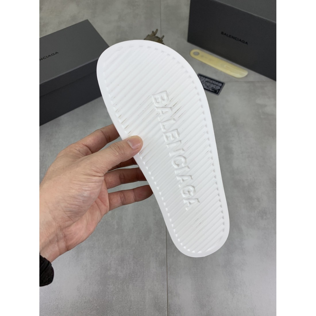 BALENCIAGA 人気の バレンシアガ コピー サンダル 上質で柔らかな履き心地