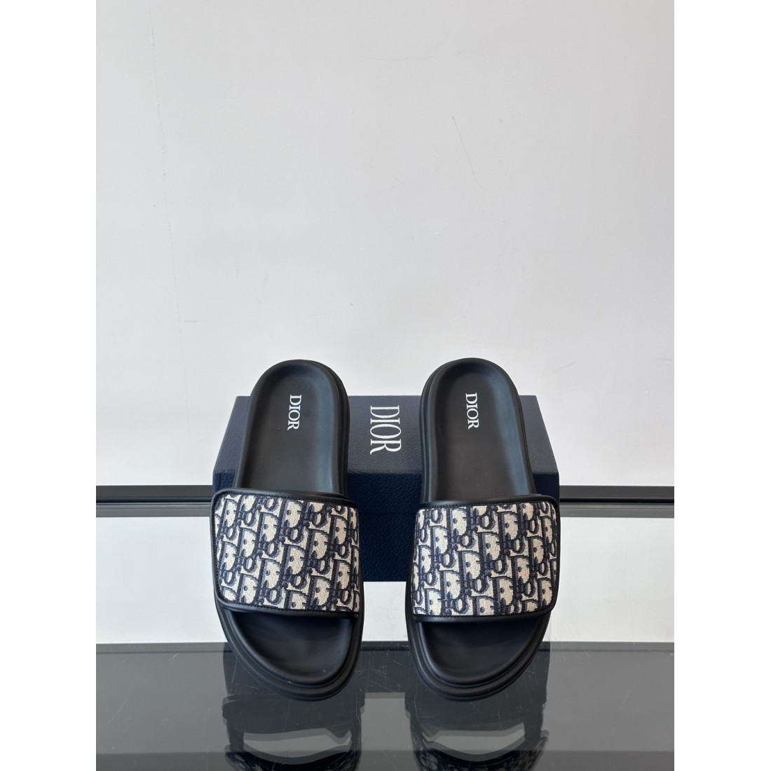 ディオール コピー サンダル DIOR 上品で華やかなデザインが魅力的