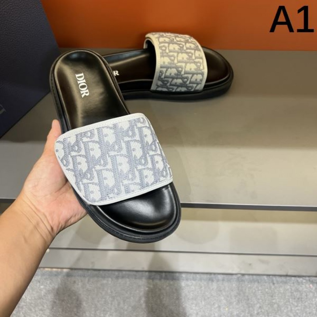 都会的で洗練された ディオール コピー サンダル DIOR 軽快なスタイルで人気