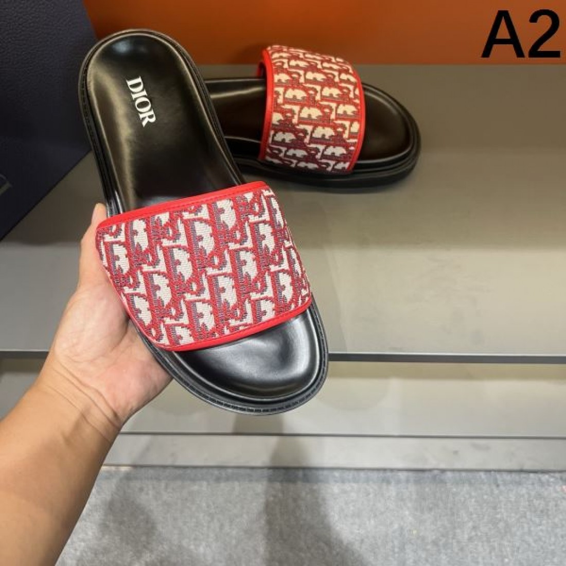 都会的で洗練された ディオール コピー サンダル DIOR 軽快なスタイルで人気