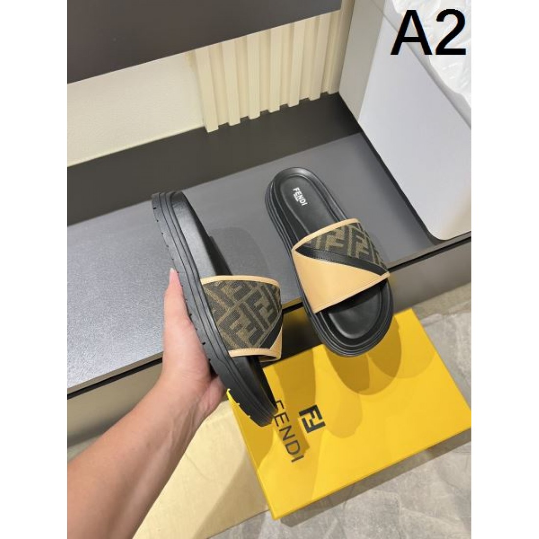 フェンディ コピー サンダル FENDI 洗練された雰囲気と軽快さが魅力