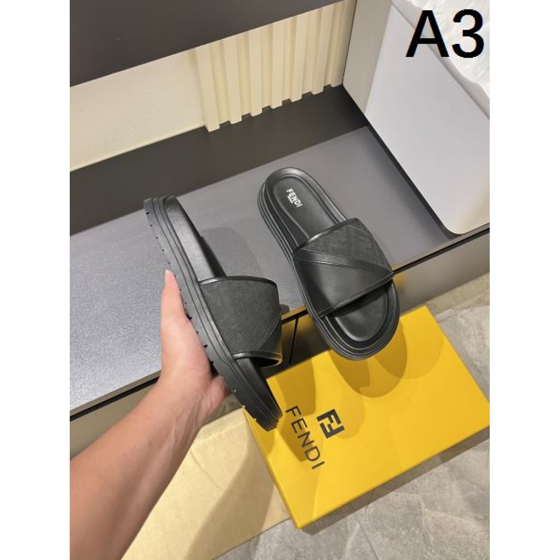 フェンディ コピー サンダル FENDI 洗練された雰囲気と軽快さが魅力