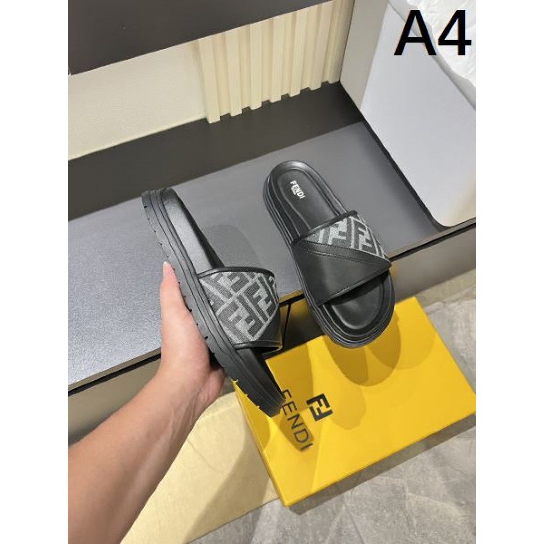 フェンディ コピー サンダル FENDI 洗練された雰囲気と軽快さが魅力
