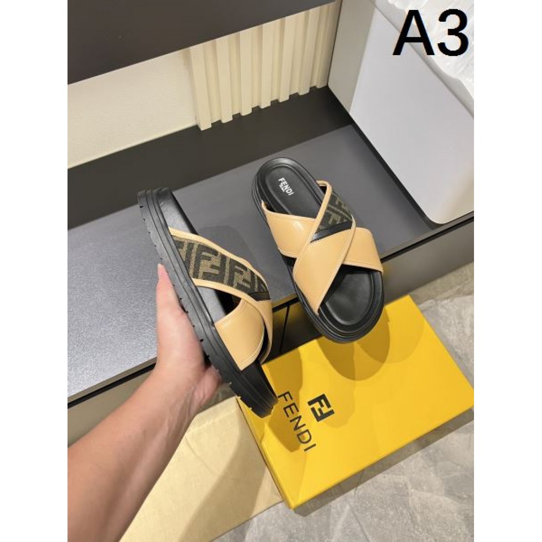 人気の FENDI フェンディ コピー サンダル 上品で快適な履き心地