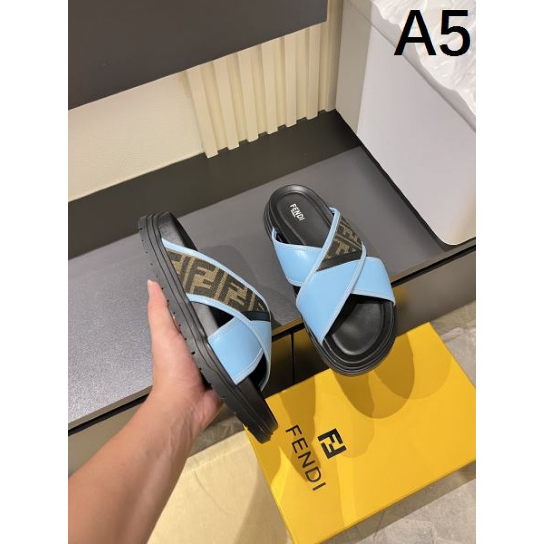 人気の FENDI フェンディ コピー サンダル 上品で快適な履き心地