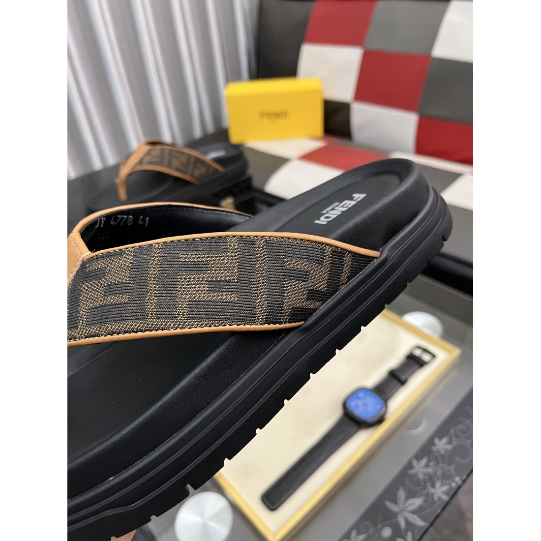 フェンディ コピー サンダル FENDI さりげない高級感と安定感が光る