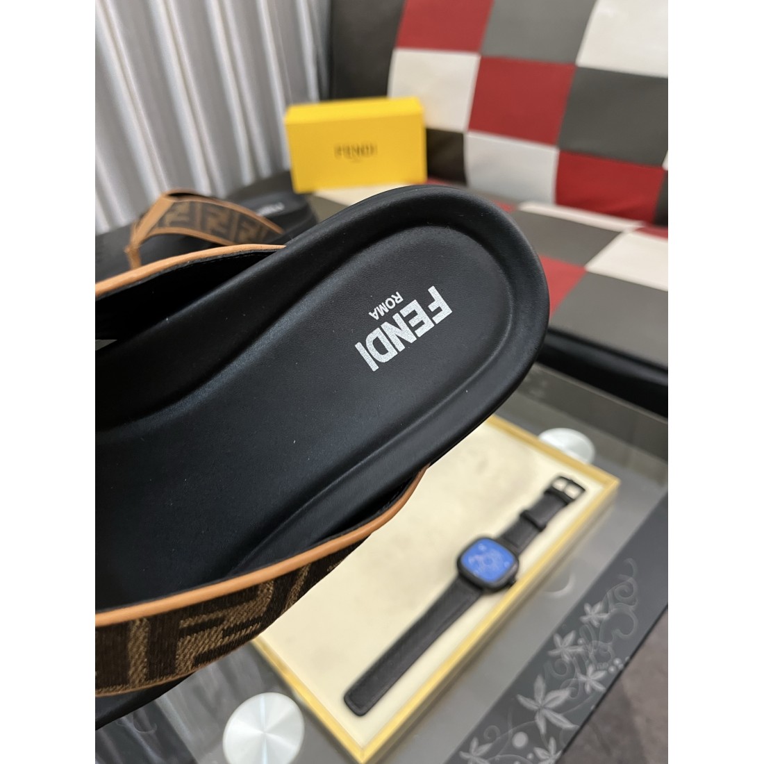 フェンディ コピー サンダル FENDI さりげない高級感と安定感が光る