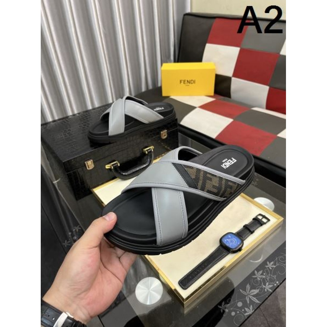 洗練された存在感が魅力の FENDI フェンディ コピー サンダル 落ち着いた