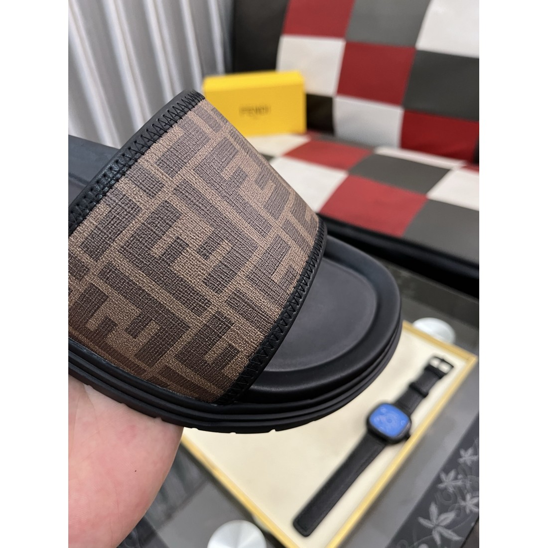 魅力あふれる GUCCI グッチ コピー サンダル 優雅で軽やかな印象に