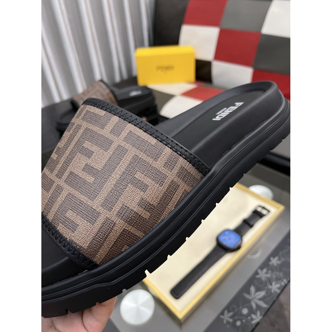 魅力あふれる GUCCI グッチ コピー サンダル 優雅で軽やかな印象に