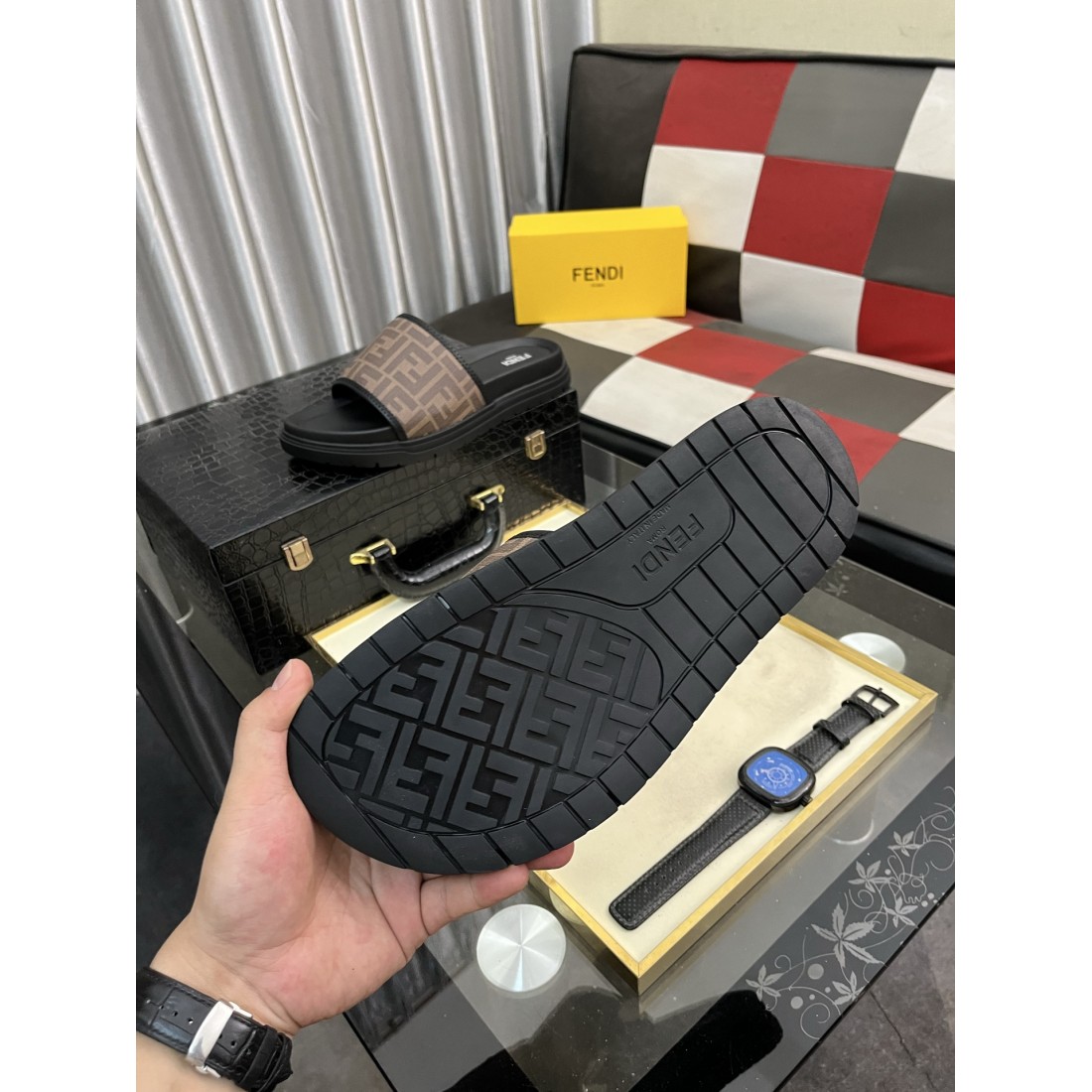 魅力あふれる GUCCI グッチ コピー サンダル 優雅で軽やかな印象に