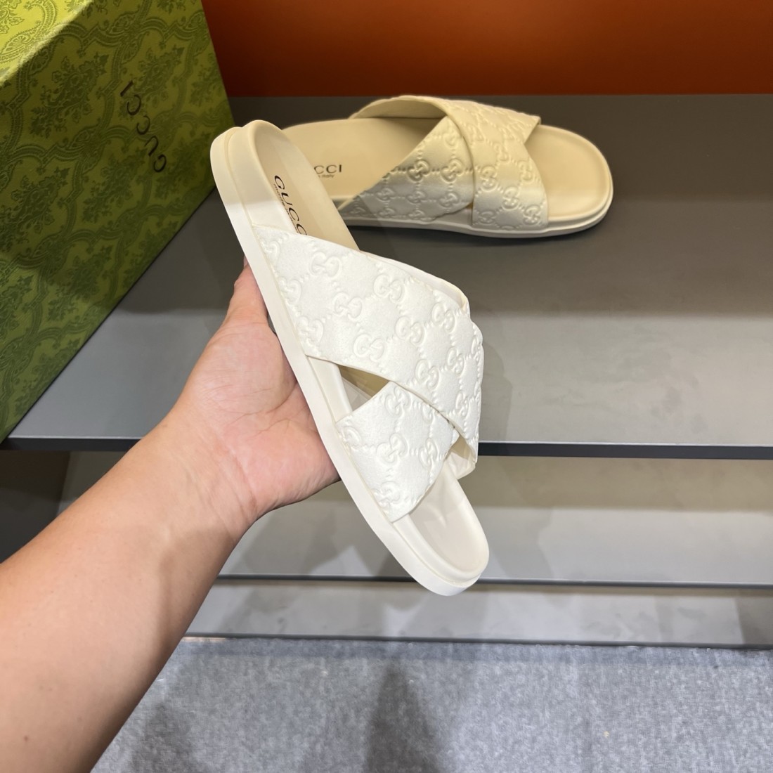 エレガントで都会的な GUCCI コピー サンダル グッチ 注目の一足