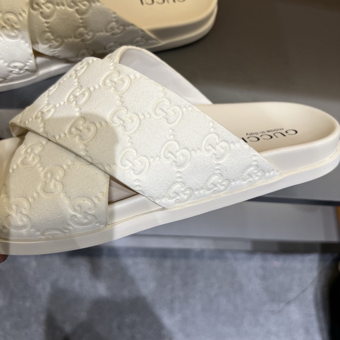 エレガントで都会的な GUCCI コピー サンダル グッチ 注目の一足