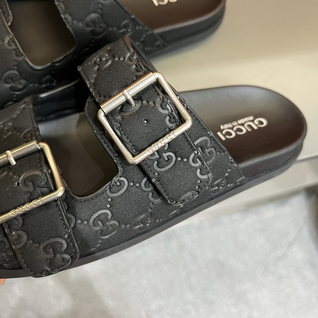  グッチ コピー サンダル GUCCI 柔らかく上品な印象が漂う人気モデル