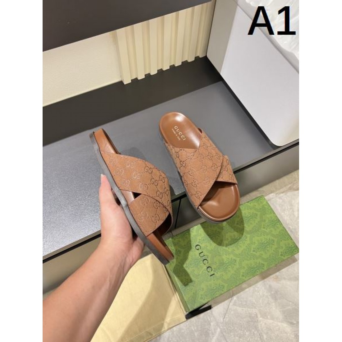 GUCCI グッチ コピー サンダル 落ち着きと高級感を兼ね備えた魅力的