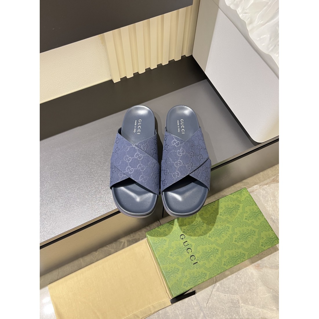 GUCCI グッチ コピー サンダル 落ち着きと高級感を兼ね備えた魅力的