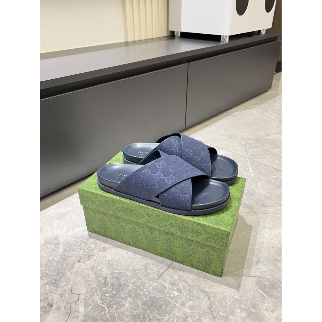 GUCCI グッチ コピー サンダル 落ち着きと高級感を兼ね備えた魅力的