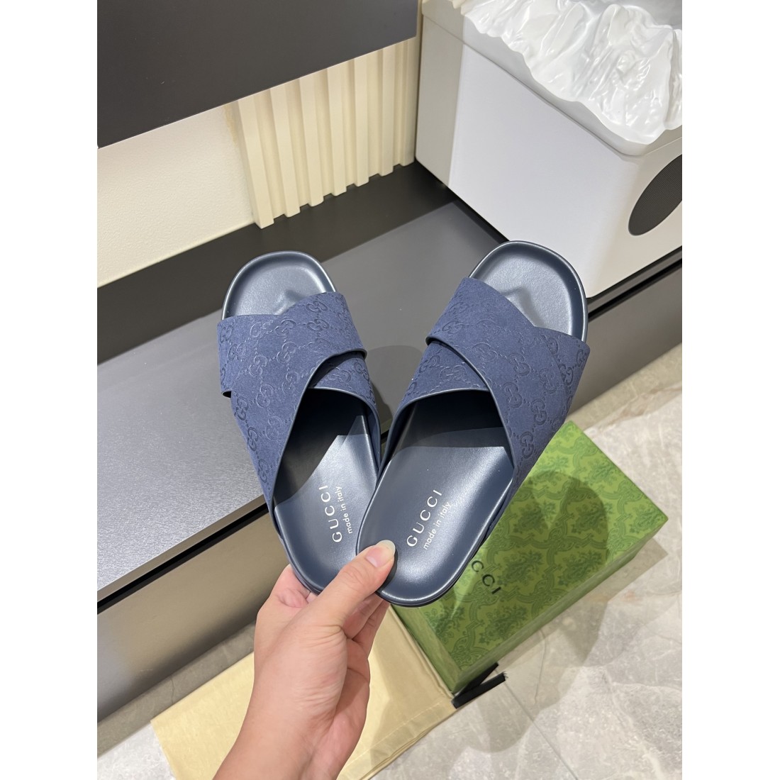 GUCCI グッチ コピー サンダル 落ち着きと高級感を兼ね備えた魅力的