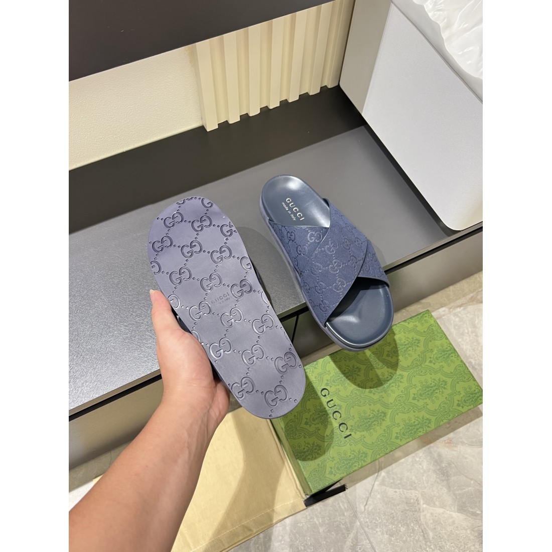 GUCCI グッチ コピー サンダル 落ち着きと高級感を兼ね備えた魅力的