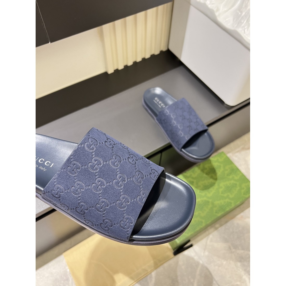 エルメス コピー サンダル HERMES 優美でシンプルなデザインが印象的