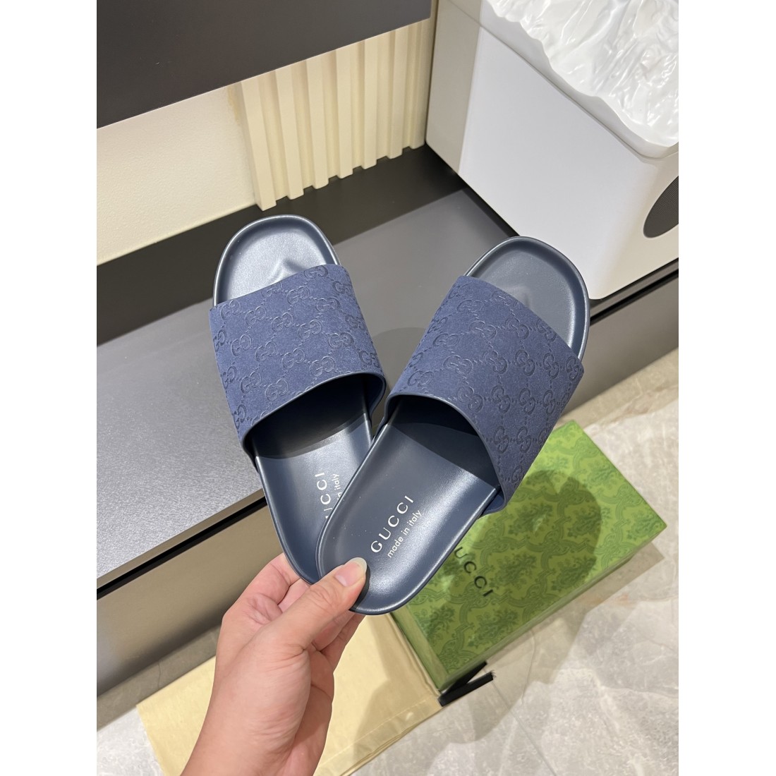 エルメス コピー サンダル HERMES 優美でシンプルなデザインが印象的