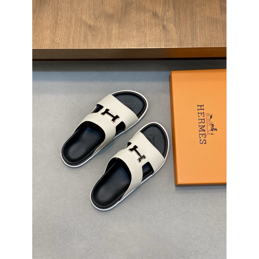 クラシカルで上品な HERMES エルメス コピー サンダル 魅力的な一足